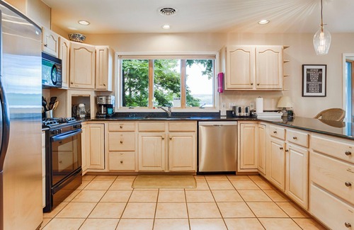 Valois Casa | Bonskeid House: Relaxing Seneca Lake Getaway!