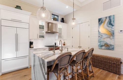 Cottage District Casa | Location Location! ¡Piscina privada! Carrito de golf para 6 pasajeros de primera línea