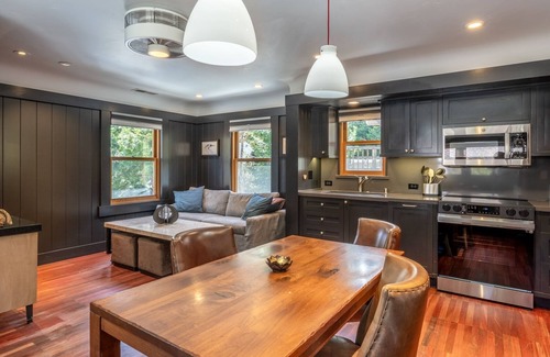 Homewood Cabaña | Spend Summer at North Lake Tahoe! Charming and Cozy Cottage with WiFi! Near Ski Resort!