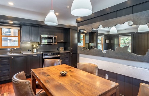 Homewood Cabaña | Spend Summer at North Lake Tahoe! Charming and Cozy Cottage with WiFi! Near Ski Resort!