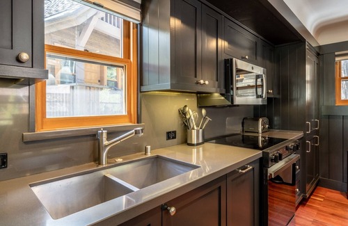 Homewood Cabaña | Spend Summer at North Lake Tahoe! Charming and Cozy Cottage with WiFi! Near Ski Resort!