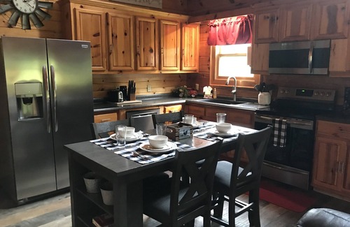 Kyle Cabina | Linda cabaña de madera ubicada en el bosque, a minutos de NOC y el lago Nantahala