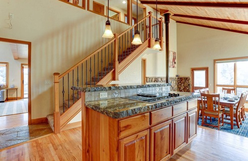 Redmond Casa | Discounted Rates! Epic Riverview Home on 5 Private Acres. Dog Friendly, Gourmet Kitchen, AC