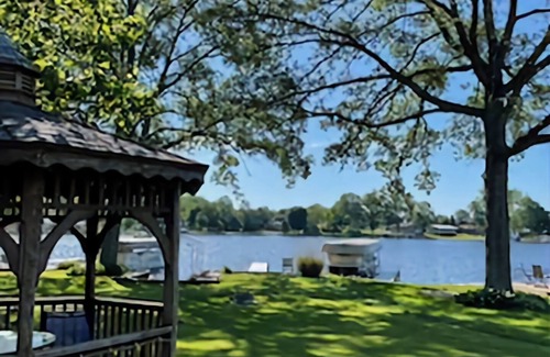 Coldwater Casa | Book your Fall Lake Front Vacation Now!! -Pontoon for rent-