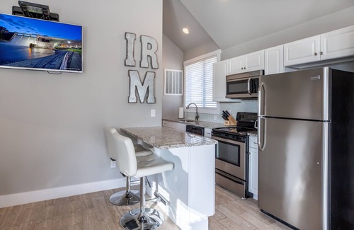 Jacksboro Cabaña | Book Your Summer Vacation Here!