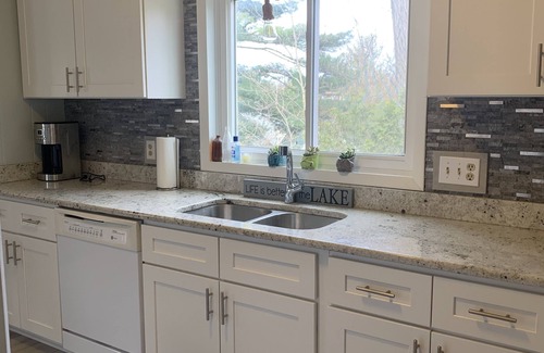 Rapid City Casa | Waterfront privado, con seis habitaciones, dos baños y con capacidad para dieciséis.