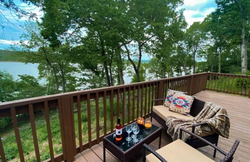 Beaver Shores Casa | Booking Fall NOW+Beaver Lake Views+Hot Tub Fun