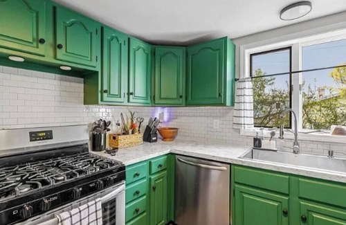 Lake View Casa | ~Booking for Bills Season~ 3B 2BATH Wanakah Heights Lakeside Home