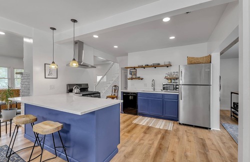 Lake Erie Beach Casa | ~Booking Year-Round~ 3BR 2BATH Fully-Remodeled Lakeside Home
