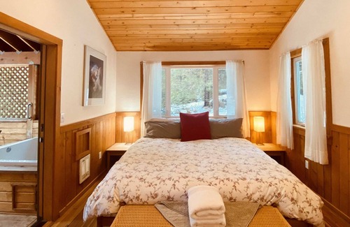 Ashland Cabina | BookStayHop - #1A Chinquapin Mountain ~ Green Springs Cabins ~ Jacuzzi Tub~ Kitc