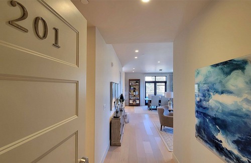 Historic Railroad District Condominio | BookStayHop - Plaza North (201-203) Suites Trinity With Gorgeous Mountain Views