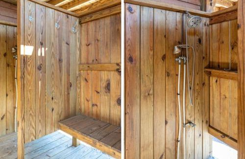 North Topsail Beach Apartamento | Boomerang- Oceanfront Log Cabin in North Topsail