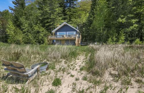 Lake Leelanau Casa | Boona Vista Lake Michigan Beach Front Cottage