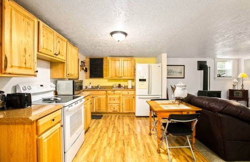 Central - Terry Apartamento | Bo’s Old West Abode with Hot Tub and Sauna