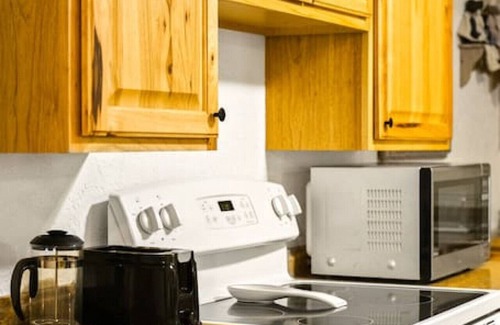 Central - Terry Apartamento | Bo’s Old West Abode with Hot Tub and Sauna