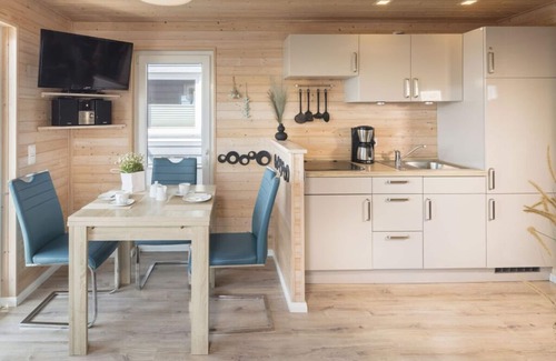 Burgstaaken Alquiler De Eote | Casa flotante premium en el lago