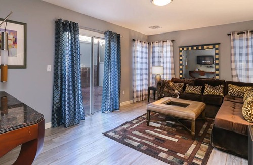 Las Vegas Casa | Bossey Blue Moon