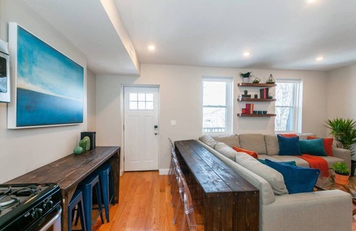 Roxbury Condominio | Boston Apartment | near T
