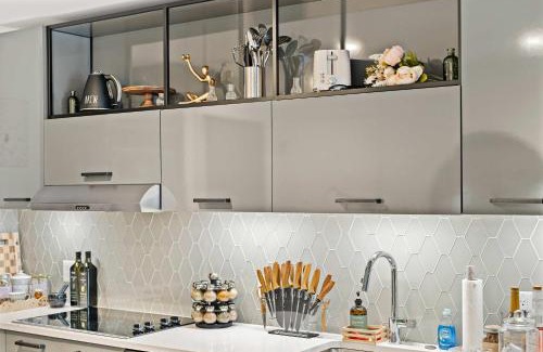 Shawmut Apartamento | Boston Family Retreat Suite w Pool Gym & Paid Parking