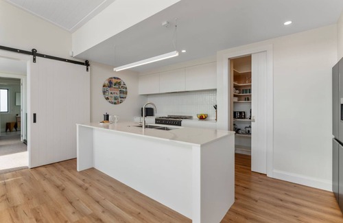 Waipahihi Casa | Botanical Oasis - Outdoor entertaining, lake views