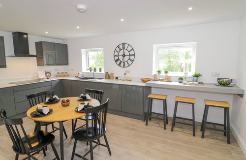 Wolverhampton Cabaña | BOTTERHAM HOUSE, pet friendly, with hot tub in Wombourne