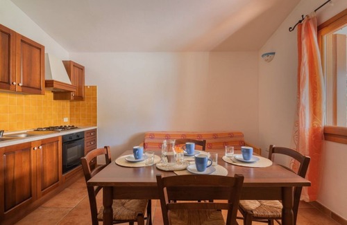 Tanaunella Apartamento | Bouganvillage Three-room apartment sleeps 6, WIFI, A.C