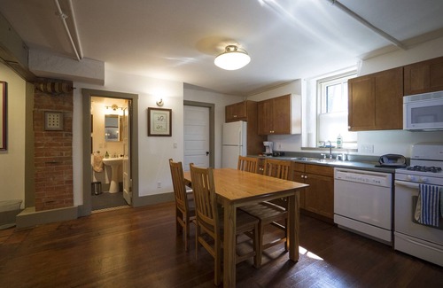 Lower Arapahoe Apartamento | Boulder más fino del centro y de la montaña Ubicación - Jardín Apt. en el hogar histórico