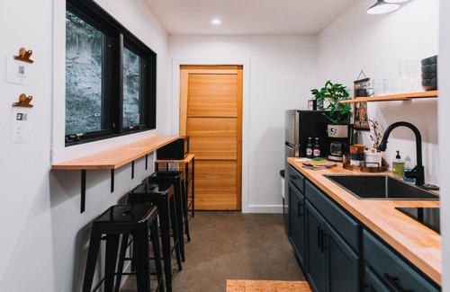 Rogers Cabina | Boulder Mounted Hot Tub | Sleeps 4 | Romantic Stay