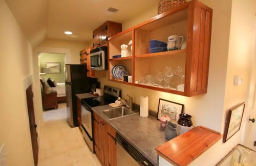 Olde Town Apartamento | Boundary Street Getaway!