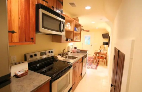 Olde Town Apartamento | Boundary Street Getaway!