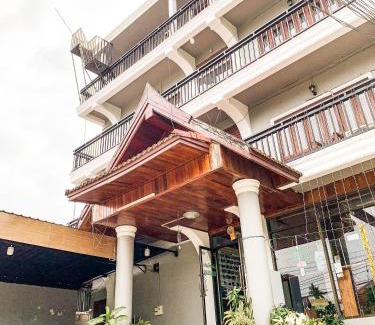 Vang Vieng Hotel | Bountang Mountain View Riverside Hotel