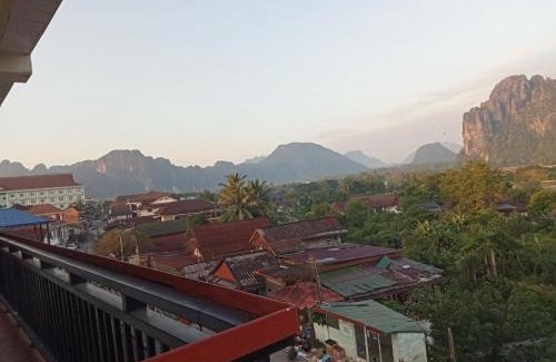 Vang Vieng Hotel | Bountang Mountain View Riverside Hotel