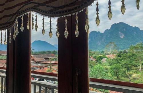 Vang Vieng Hotel | Bountang Mountain View Riverside Hotel