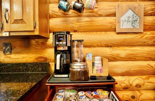 Mount Saint Francis Cabina | Bourbon Trail Cabin Sleeps 10 A+ Rated Comfort Spacious & Secluded Retreat