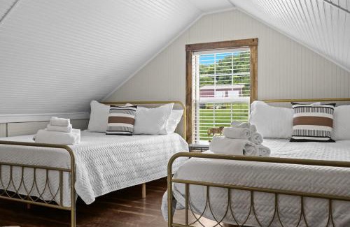 Waddy Casa | Bourbon Trail Getaway Jacuzzi Tub Scenic Views