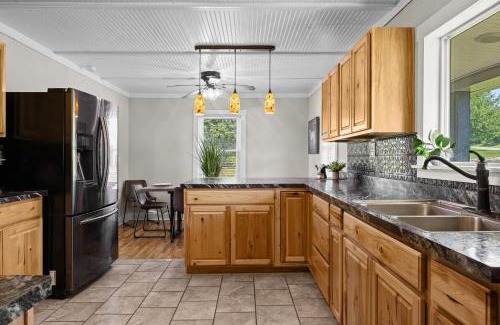Waddy Casa | Bourbon Trail Getaway Jacuzzi Tub Scenic Views