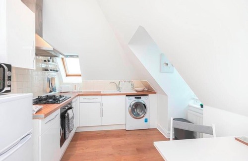 Boscombe Apartamento | Bournecoast: Modern clifftop apartment with panoramic sea views by beach -FM6184