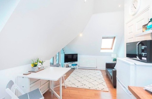 Boscombe Apartamento | Bournecoast: Modern clifftop apartment with panoramic sea views by beach -FM6184