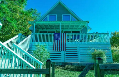 Milledgeville Casa | ‘Bout Time Vacation - Pet Friendly - Amazing Hot Jacuzzi and Spa Room - Elegant