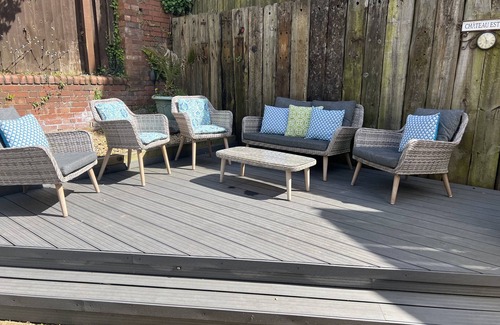 Exmouth Casa | Boutique coastal townhouse, parking & walking distance to beach, pets welcome