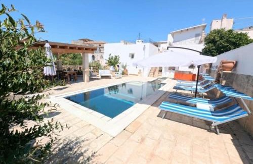 Lucugnano Casa | Boutique Courtyard Home & Loft with Pool & Garden