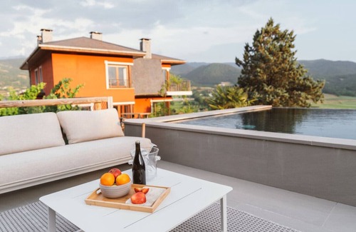 La Seu d'Urgell Apartamento | Masía Boutique I Vistas & Viñedo I Infinity Pool