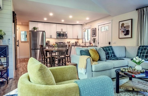 Tobyhanna Casa | Boutique Home: Tranquil Lake. Hot Tub. Fire Pit. Community Pool. Golf Course
