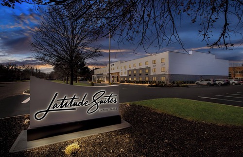 Tinton Falls Apartamento | Boutique hotel offers modern amenities and upscale luxury suites with kitchens.