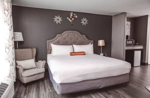 Zion Hotel | Boutique Hotel with Bonfire Gatherings & Quiet Mornings w/ Garden Views