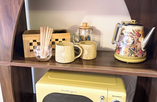 Lawrenceburg Apartamento | Boutique Motel with cozy nature inspired mid century design