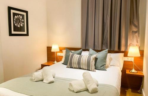 el Camp d'en Grassot i Gracia Nova Apartamento | Boutique Pare Lainez- 2 BR Sagrada Famlia with balcony