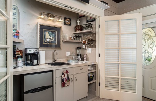 Kerrville Casa | Bow-wood Suite @ BoisD’Arc Bungalow & Suites - Escapada rústica / romántica