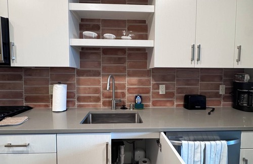 Midway District Apartamento | Bowen: Comfortable 1-Bedroom Escape in San Diego with WiFi & AC