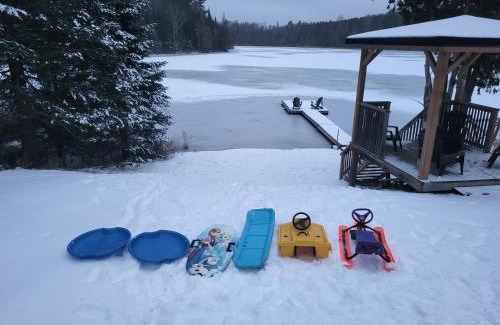 Faraday Casa | BowLakeHouse - Lakefront Cottage with Beach